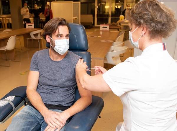 Eerste medewerker Gasthuis_vaccinatie